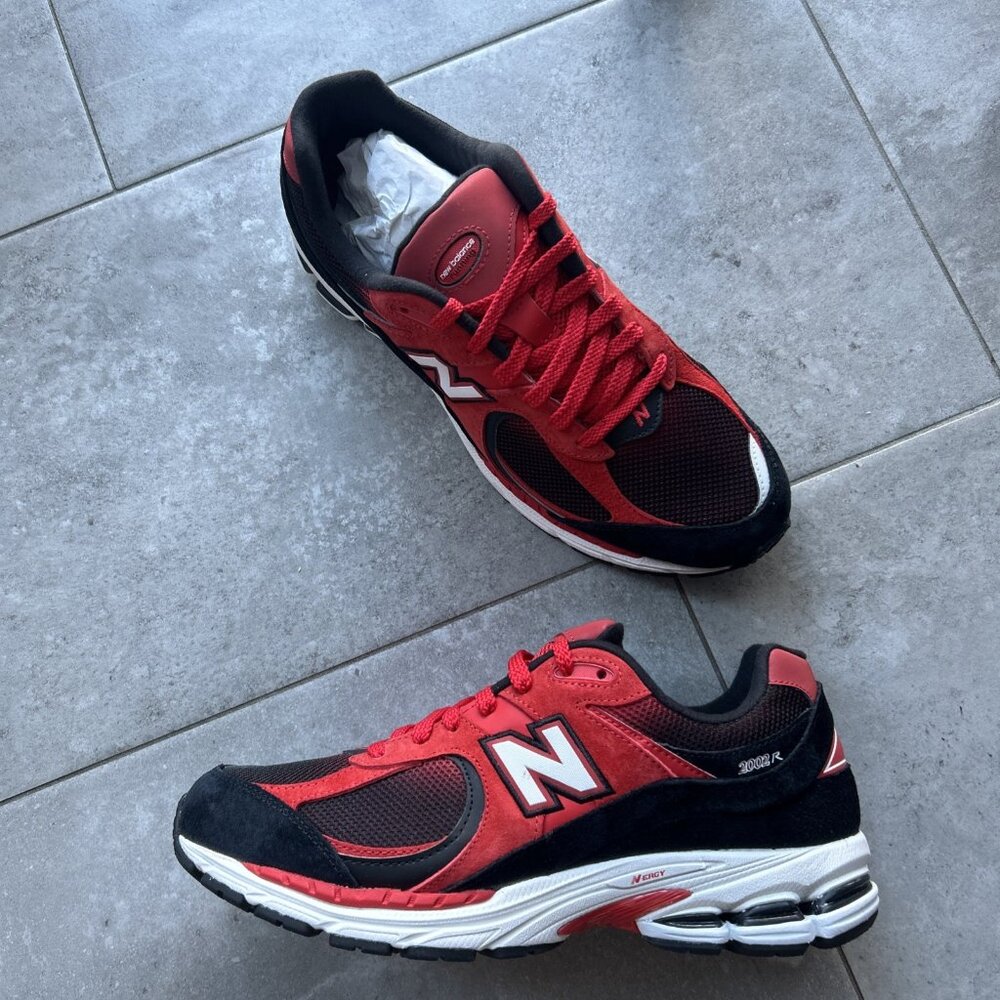 New Balance 2002R Sneakers Men's Size 11 Red/ Black U2002RZA